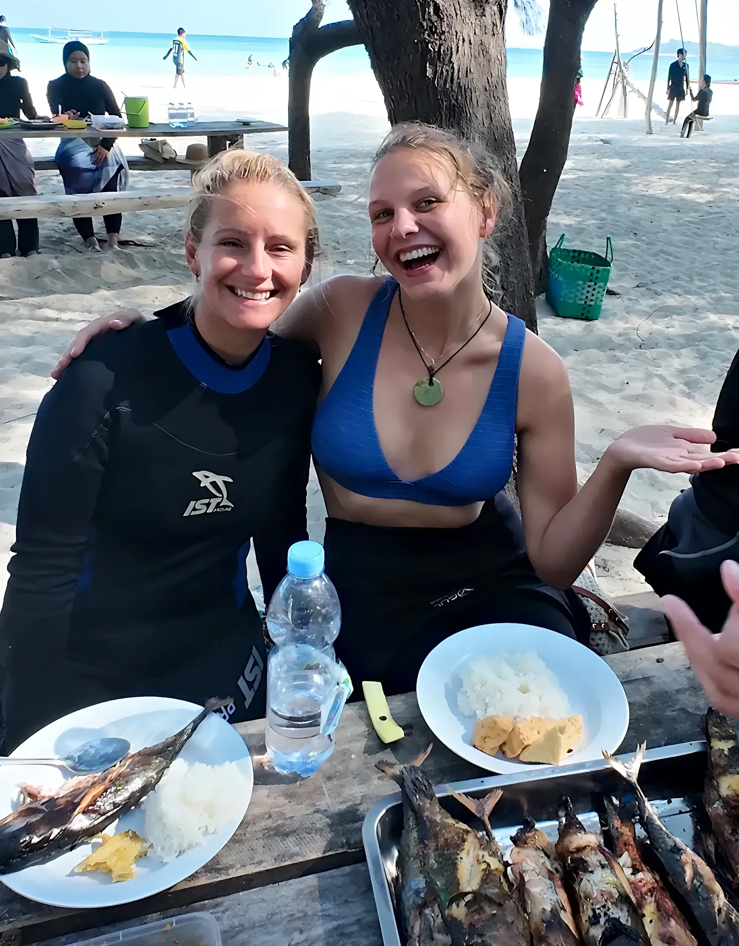 Island lunch during a surface interval